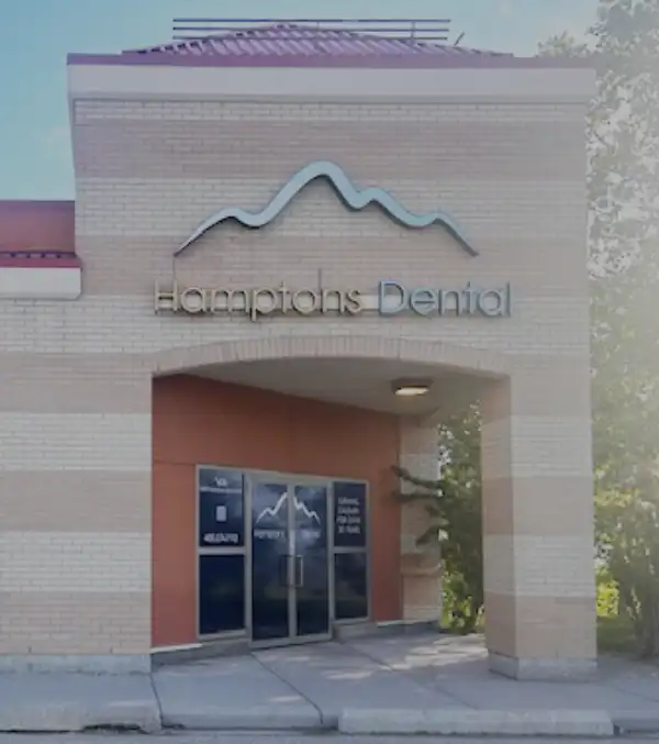 hamptons-dental-exterior-signage family in the park